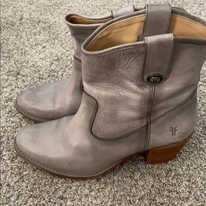 Frye Jackie Button boots short ice gray size 9